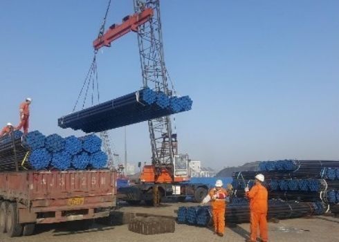API 5L стальной электрического сопротивления ERW сварные трубы в голый / покраска поверхности