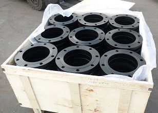 Черная краска на поверхности стальных фланцев класса 600 для систем распределения газа