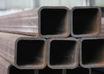 Горячекатаные стальные полые профили толщиной от 0,5 мм до 25 мм с допуском ±10% для строительных проектов