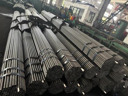 Seamless Steel Pipe with 585 MPa Tensile Strength, Customized Lengths Up To 12 Meters, and Beveled Ends for Structural Applications